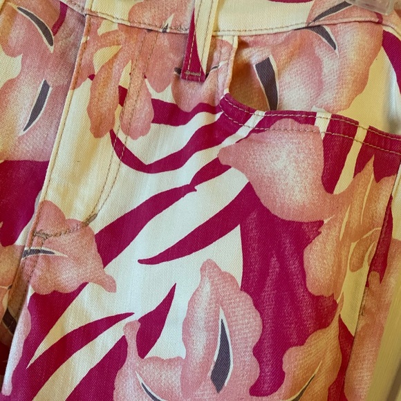 JOE’S JEANS PINK FLORAL HIGH WATER CROPPED JEANS - Picture 2 of 5